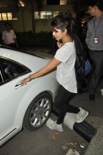 Priyanka Chopra returns from LA in Mumbai Airport on 27th Sept 2012 (17).JPG